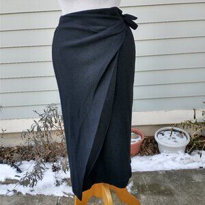 Skirt: vintage black wool wrap, midi. US size 4 - by Micmac St. Tropez (France)